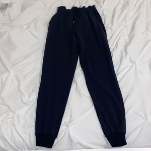 Women’s black lululemon joggers size 6